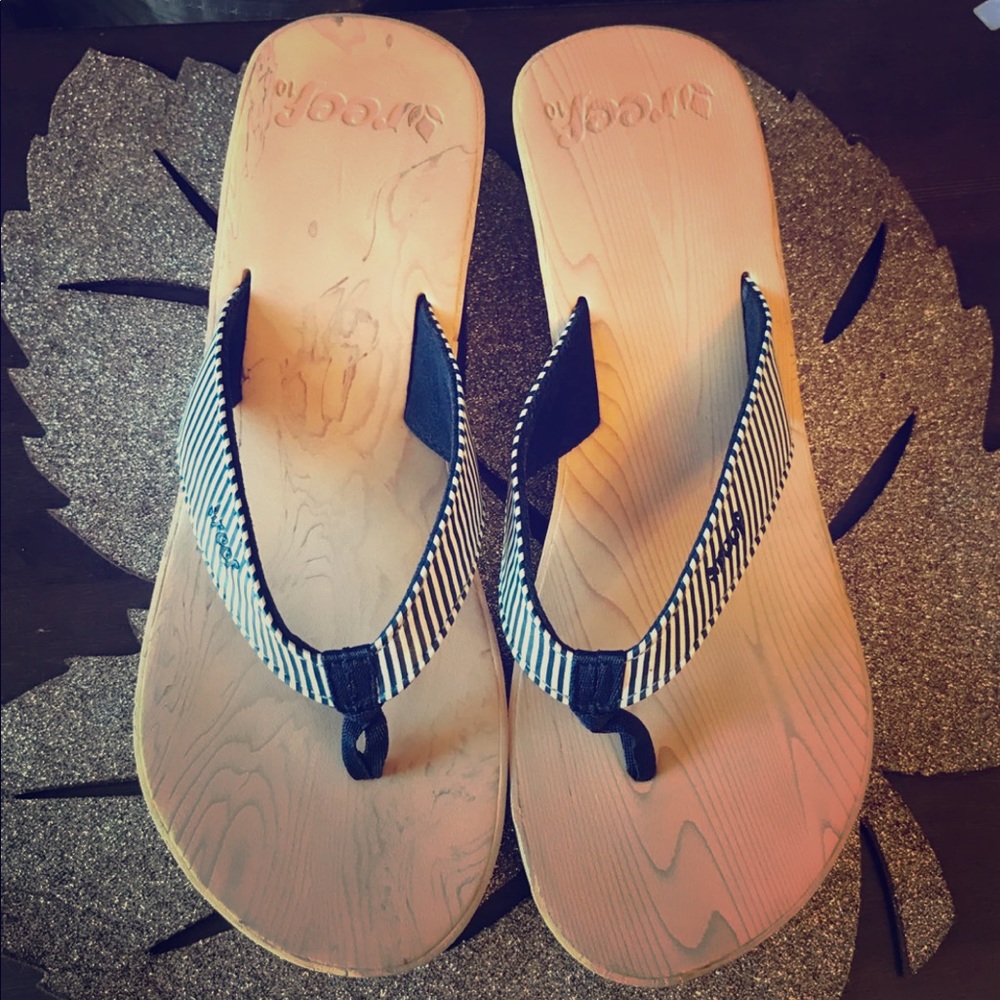Reef y strap wedge sandals size 10